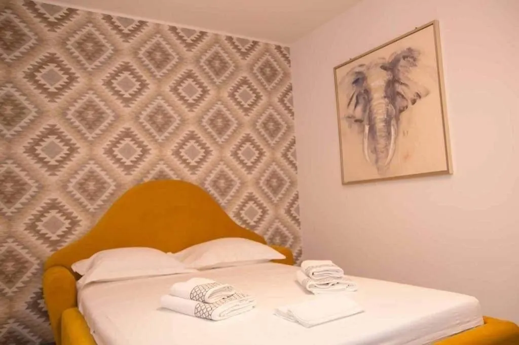 Colonial Touch Apartament-1